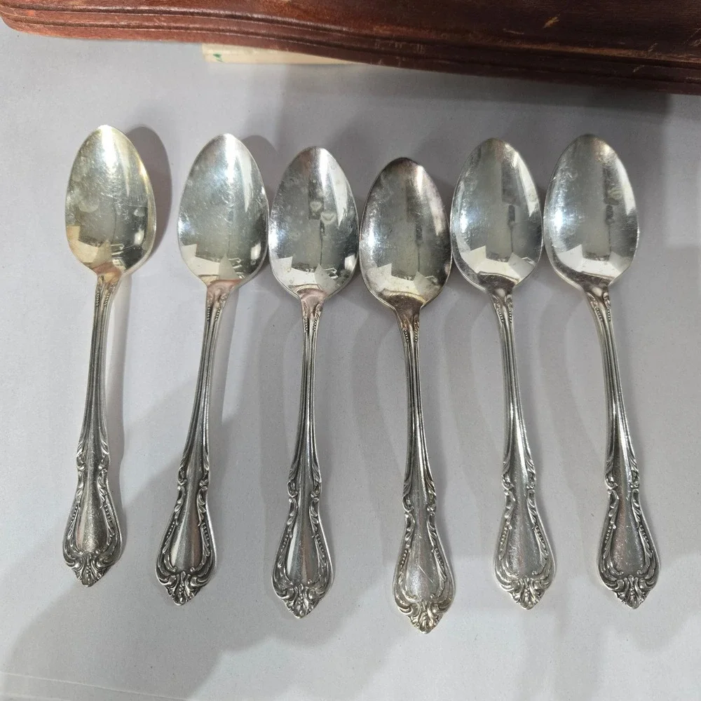Wm. A. Rogers Oneida Flatware Set 23pc Silver Overlaid Memory Pattern